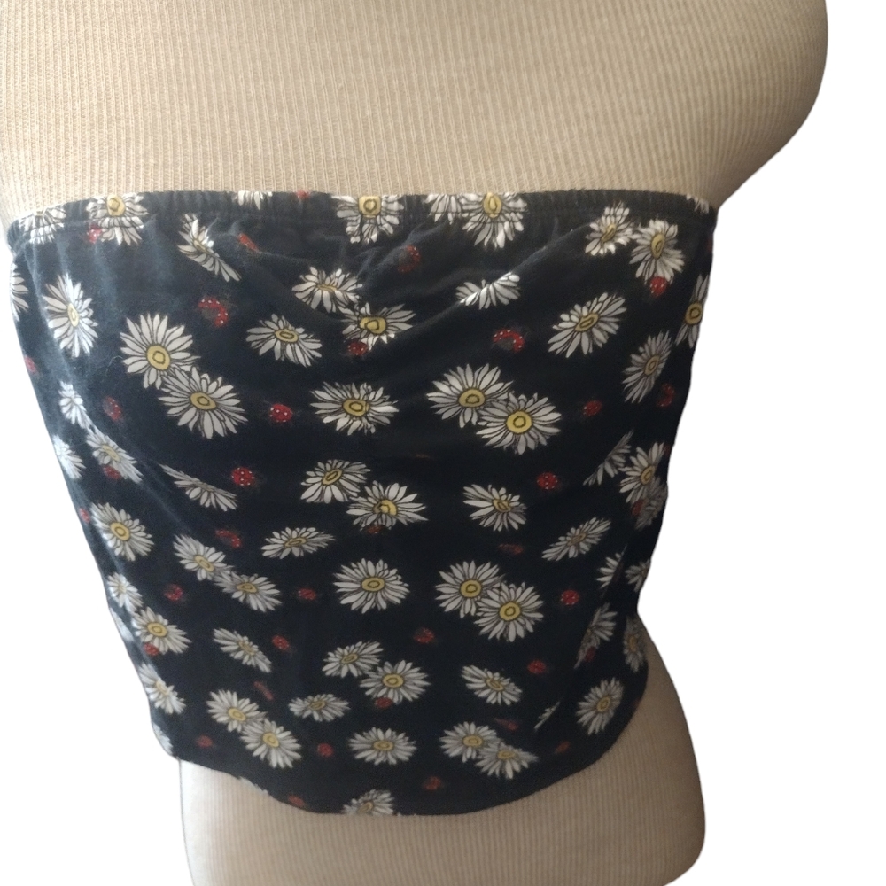 3/$20 Cute daisy print halter top